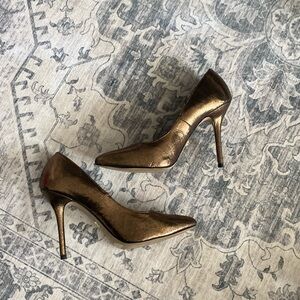 Rock & Republic High Heels Gold Metallic Classic Pointed Toe Size 8